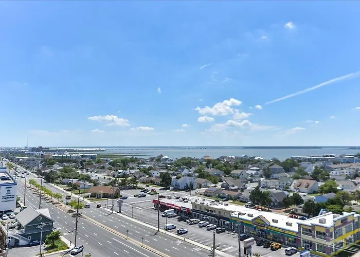 Fantastic Ocean View And Outdoor Pool, 1 Bedroom! *
